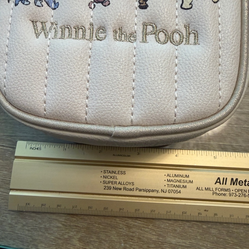 Disney Winnie the Pooh Cream and Gold Crossbody Bag - Picture 2 of 10
